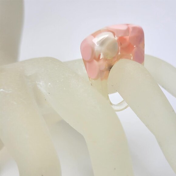 Lucite Resin Rings Pink and White Pill Beads See Through Rectangular Ring - Picture 9 of 9